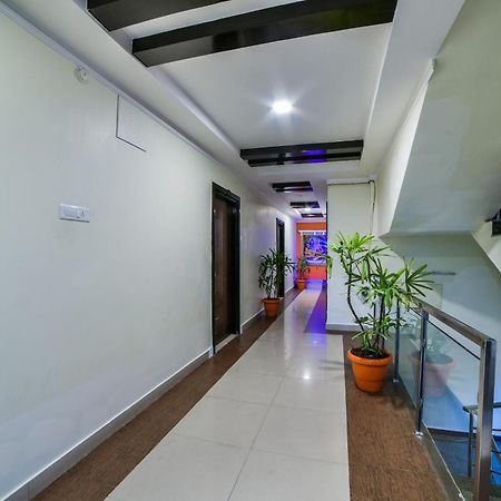 Отель Oyo Surya Teja Residency Khammam Экстерьер фото