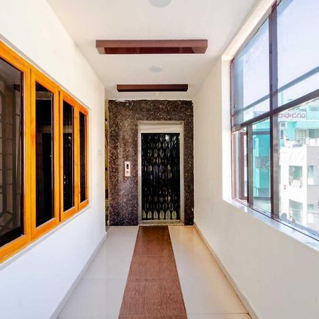 Отель Oyo Surya Teja Residency Khammam Экстерьер фото