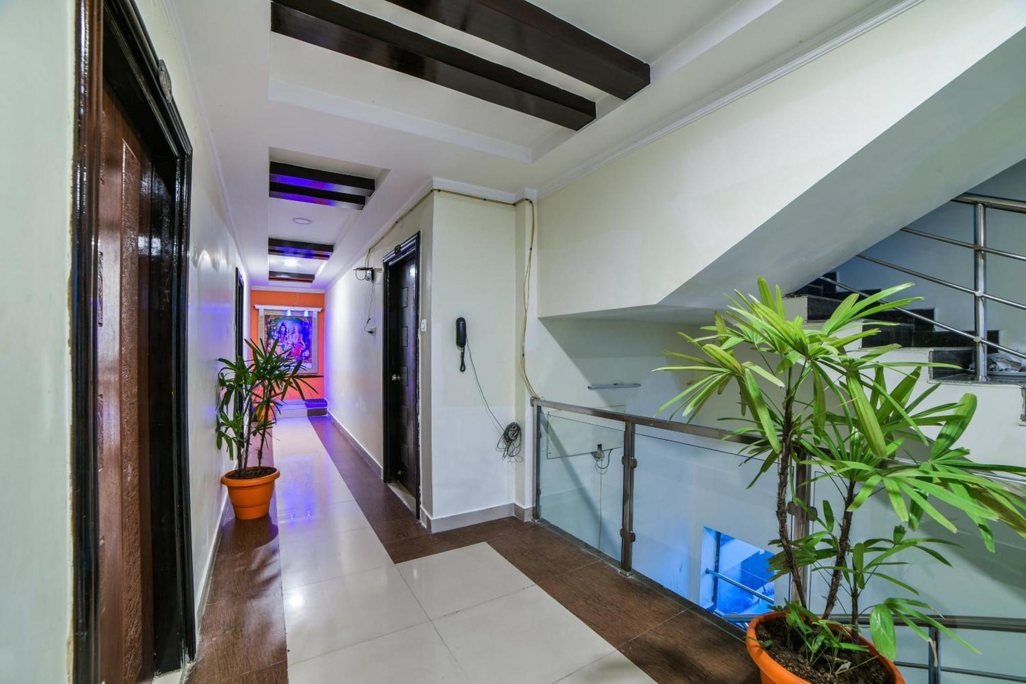 Отель Oyo Surya Teja Residency Khammam Экстерьер фото